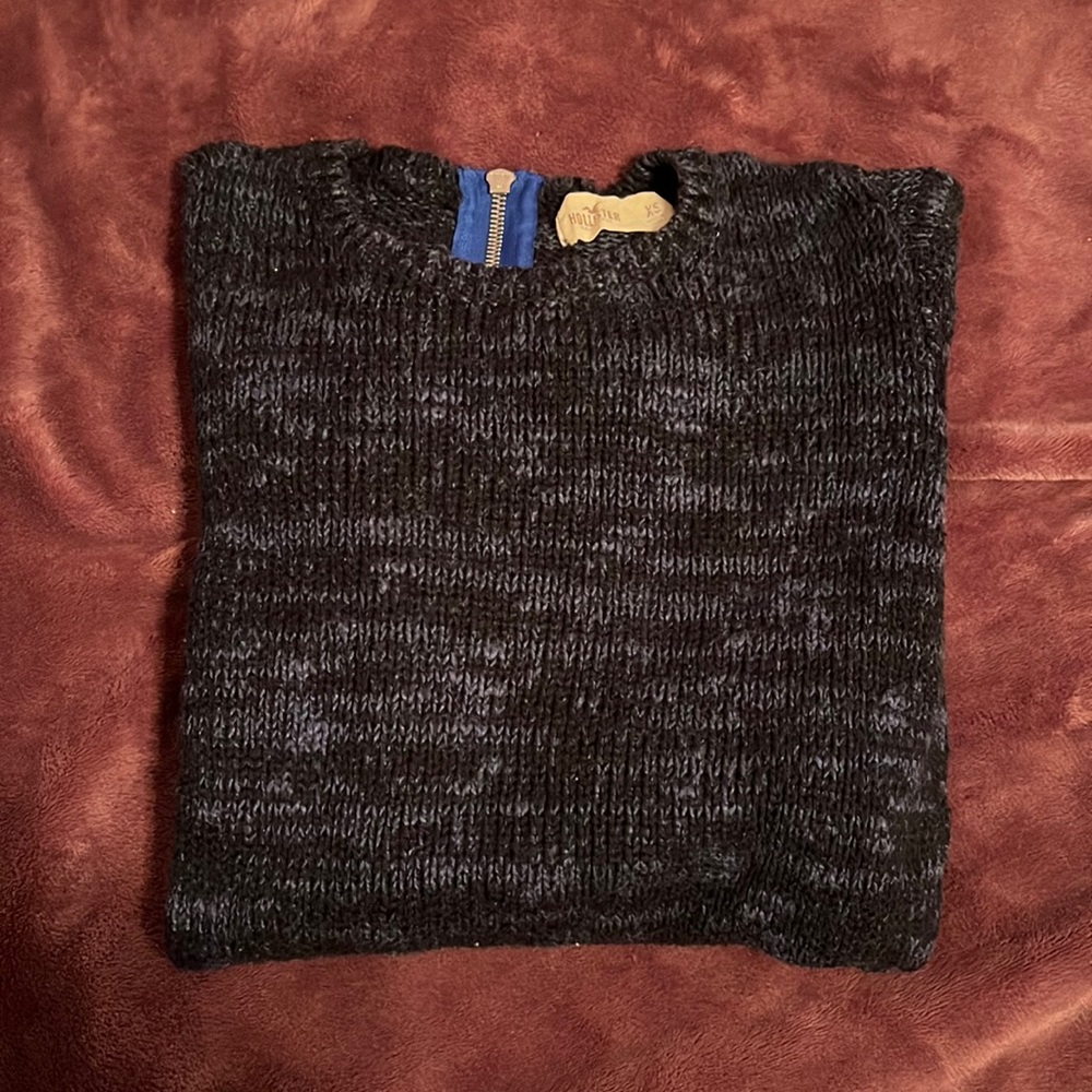 Hollister crop sweater size XS